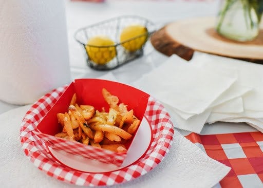 Fries on a plate with napkins