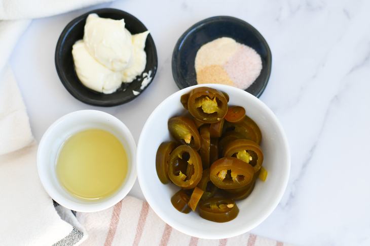ingredients needed to make this jalapeno burger sauce 