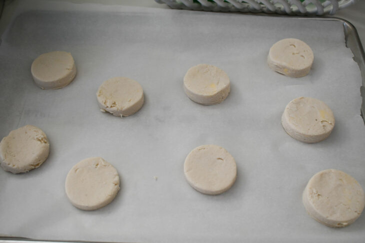gluten free dairy free biscuits Alternatively, you can make drop biscuits by using an ice-cream scoop to transfer mounds of the dough 2 inches (5 cm) apart on the prepared baking sheet. Bake for about 18-20 minutes, or until the biscuits are golden brown and a toothpick inserted into the center of a biscuit comes out clean.